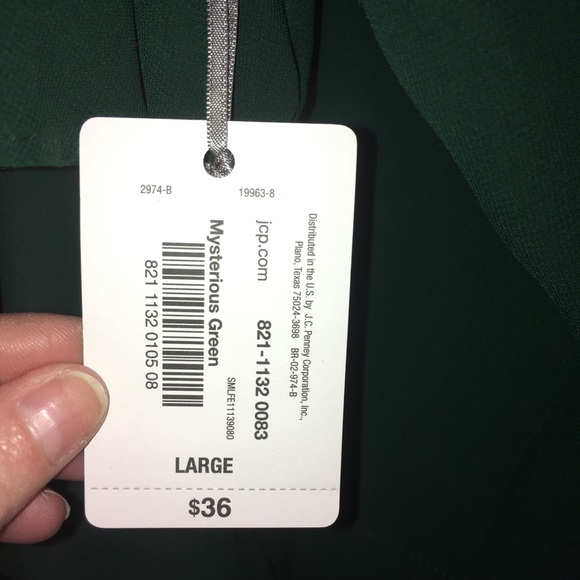 Ladies green blouse. NWT - Picture 2 of 3